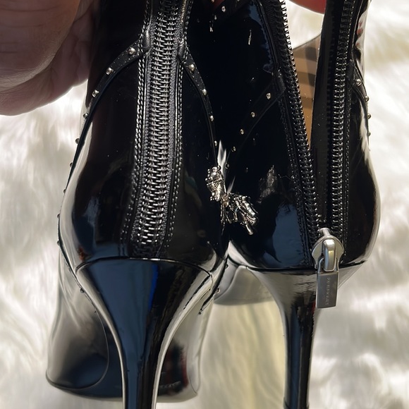 Authentic Beautiful Rockstar Black Patent Burberry Ankle Boots w/ Studs - Picture 9 of 16